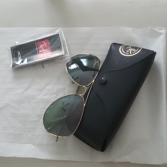 Ray-Ban aviator sunglasses - Picture 1 of 5